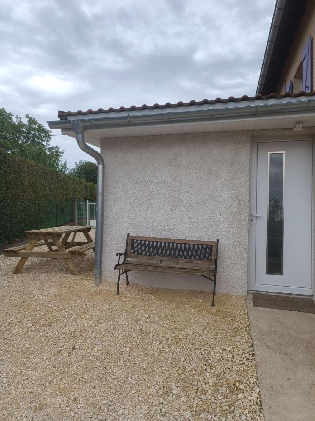 Le Petit Cocon Apartment Montbozon